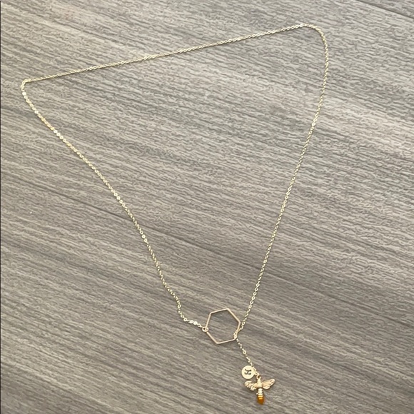 💕Gold Hexagon Bee Necklace - Picture 2 of 3
